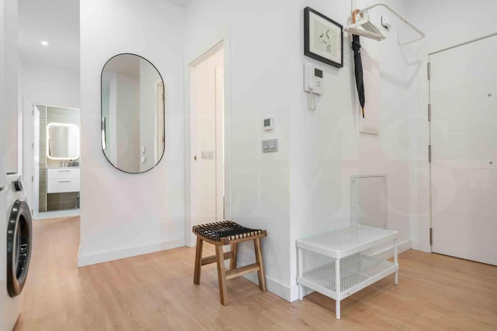 Fresh & Stylish Apartment With Parking By Rems Málaga Exteriör bild
