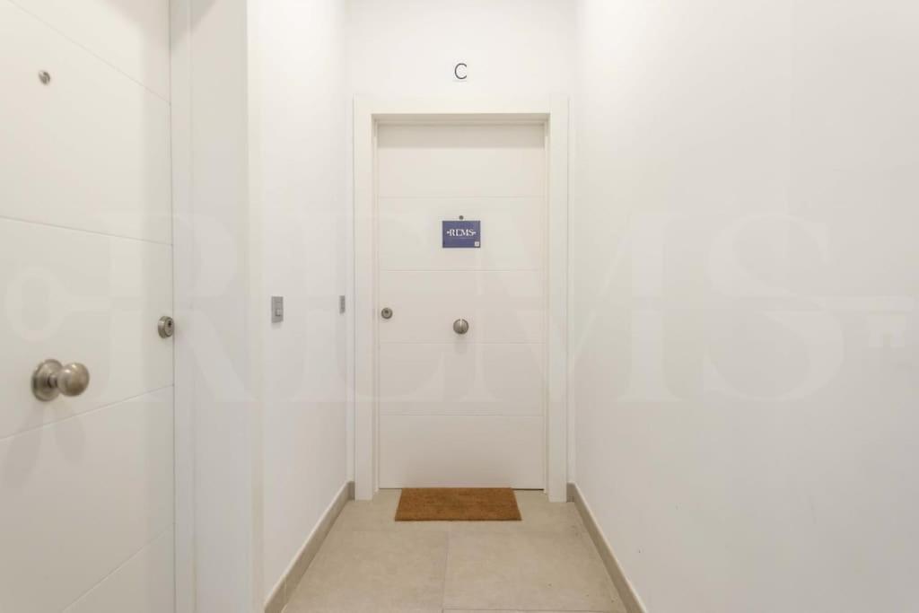 Fresh & Stylish Apartment With Parking By Rems Málaga Exteriör bild