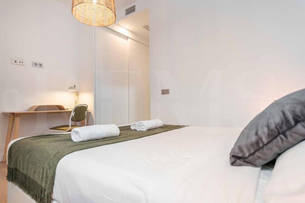 Fresh & Stylish Apartment With Parking By Rems Málaga Exteriör bild