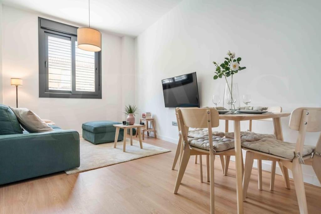 Fresh & Stylish Apartment With Parking By Rems Málaga Exteriör bild