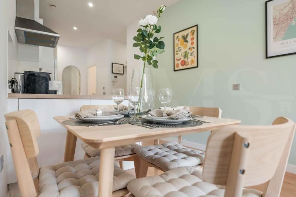 Fresh & Stylish Apartment With Parking By Rems Málaga Exteriör bild