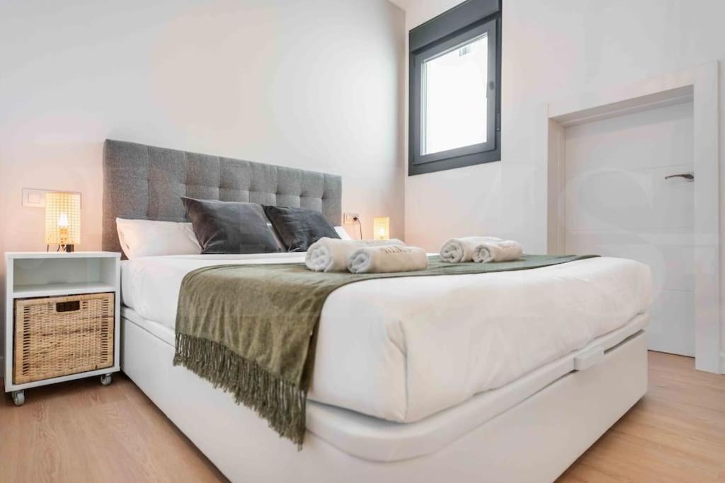 Fresh & Stylish Apartment With Parking By Rems Málaga Exteriör bild