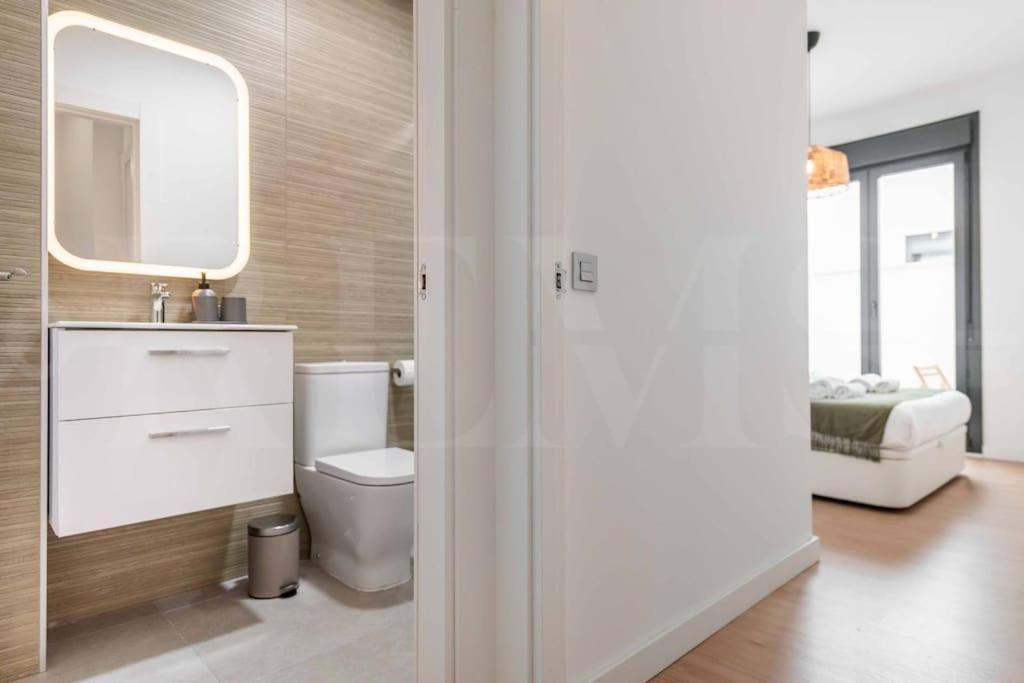 Fresh & Stylish Apartment With Parking By Rems Málaga Exteriör bild