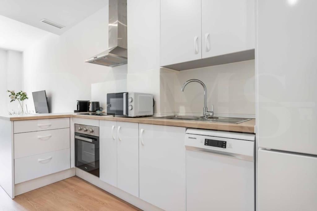 Fresh & Stylish Apartment With Parking By Rems Málaga Exteriör bild