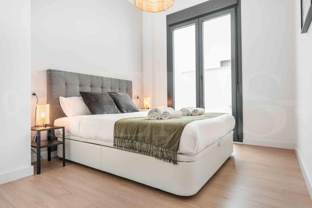 Fresh & Stylish Apartment With Parking By Rems Málaga Exteriör bild