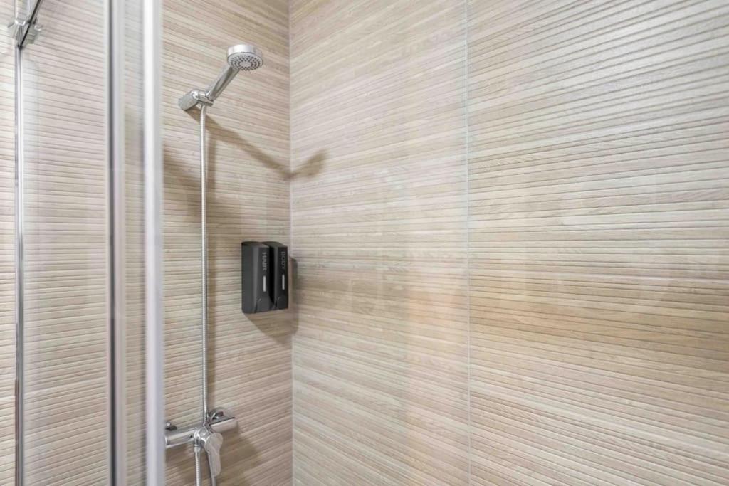 Fresh & Stylish Apartment With Parking By Rems Málaga Exteriör bild
